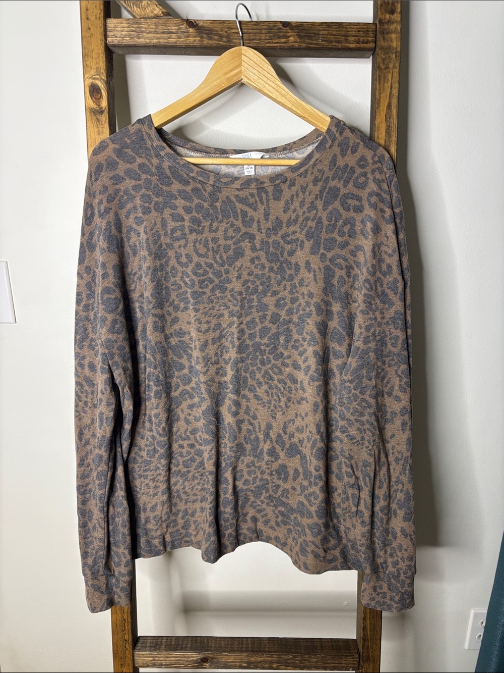 Time and Tru Brown and Gray Leopard Print Long Sleeve Top Size XL